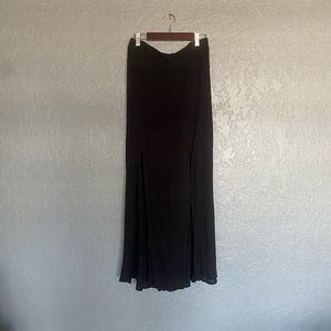 Black slit skirt